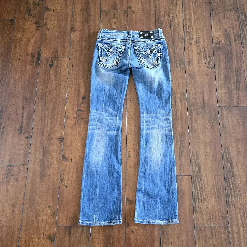 Miss Me Boot Rhinestone Embellished Embroidered Flap Pocket Jeans Women's Sz 27 - Picture 3 of 16